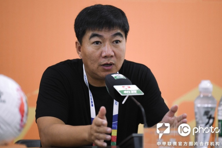 刘俊威:会秉承着职业态度和职业精神,全力以赴踢每一场球 刘俊威:会秉承着职业态度和职业精神,全力以赴踢每一场球